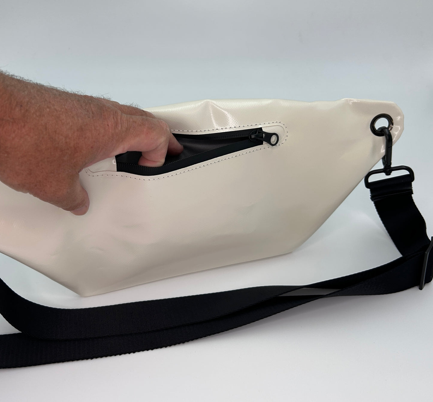 BA04H - 1622 Crossbody Creme