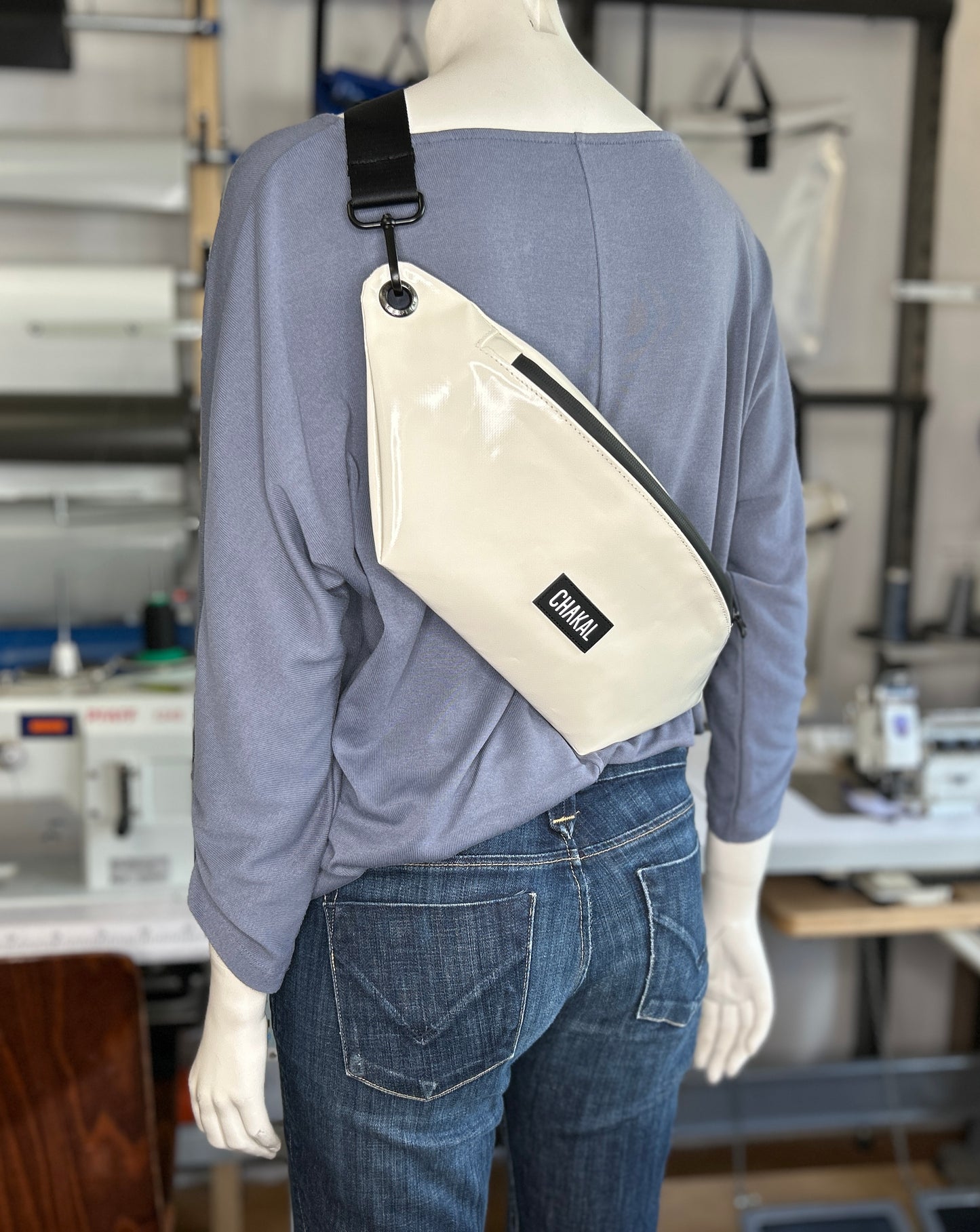 BA04H - 1622 Crossbody Creme