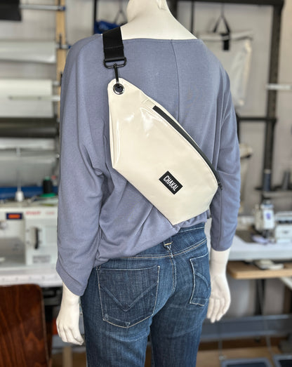 BA04H - 1622 Crossbody Creme
