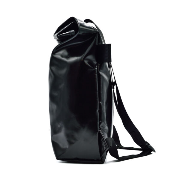 Chakal BX03G schwarz rolltop rucksack wasserdicht seite